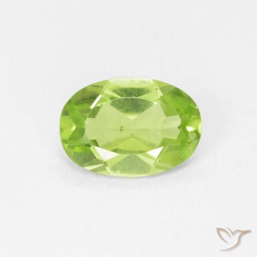 Péridot Vert moyen naturelle ovale, 0.77 ct, VVS-VS