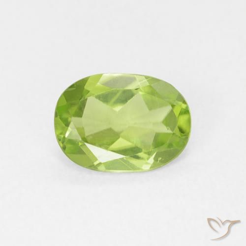 Péridot Vert moyen naturelle ovale, 0.88 ct, VVS-VS