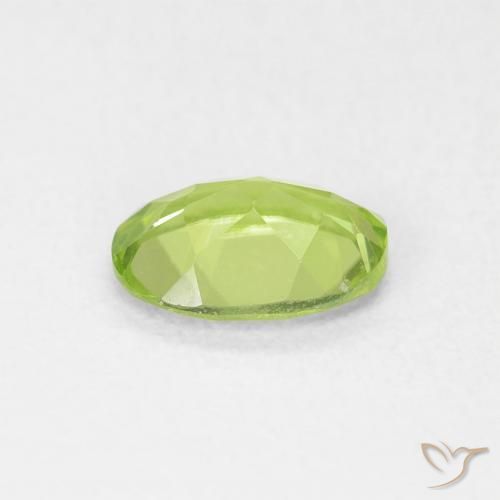Péridot Vert moyen naturelle ovale, 0.88 ct, VVS-VS