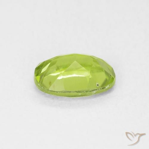 Péridot Vert éclatant naturelle ovale, 0.93 ct, VS