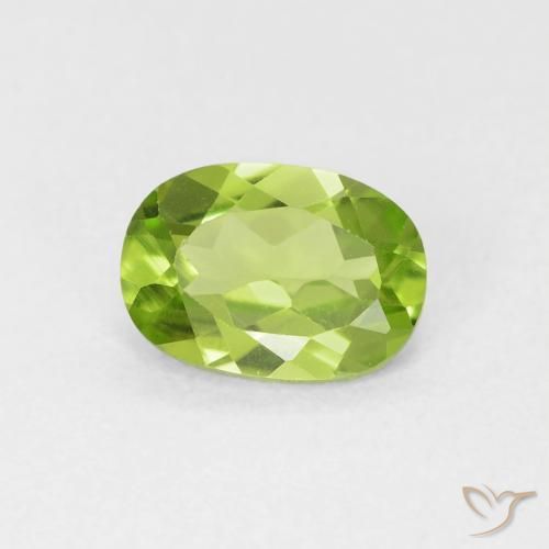 Péridot Vert moyen naturelle ovale, 0.92 ct, VVS-VS