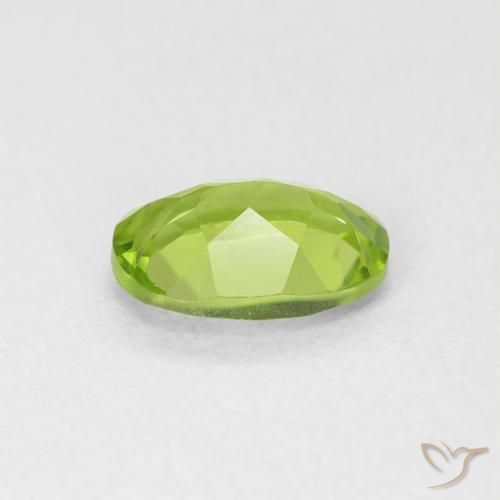 Péridot Vert moyen naturelle ovale, 0.92 ct, VVS-VS