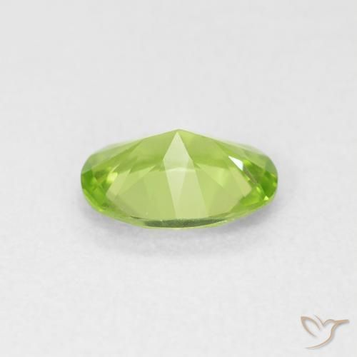 Péridot Vert moyen naturelle ovale, 0.77 ct, VVS-VS