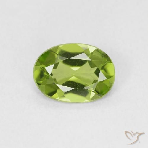 Péridot Vert jaunâtre naturelle ovale, 0.83 ct, VVS-VS