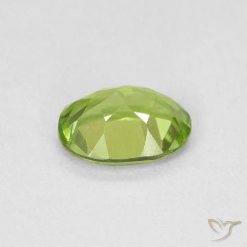 Péridot Vert jaunâtre naturelle ovale, 0.90 ct, VVS-VS