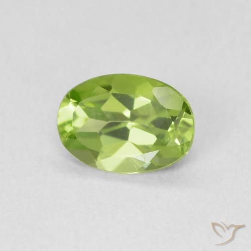 Péridot Vert éclatant naturelle ovale, 0.83 ct, VVS-VS