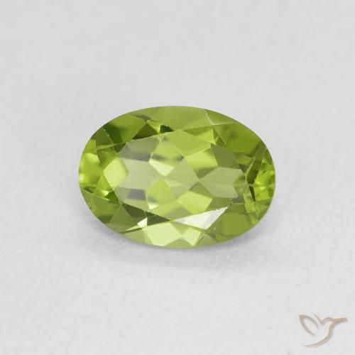 Péridot Vert moyen naturelle ovale, 0.88 ct, VVS-VS