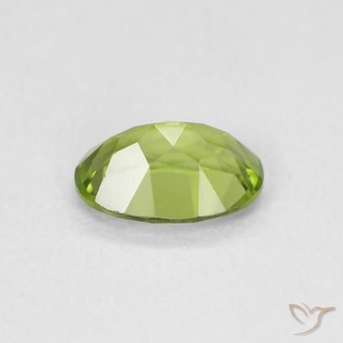 Péridot Vert moyen naturelle ovale, 0.88 ct, VVS-VS
