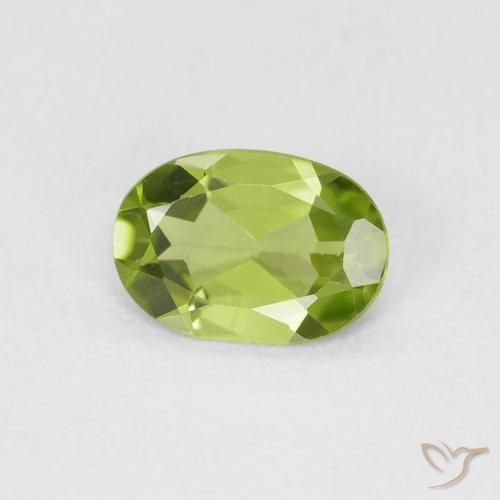 Péridot Vert éclatant naturelle ovale, 0.70 ct, VVS-VS