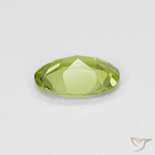 Péridot Vert éclatant naturelle ovale, 0.70 ct, VVS-VS