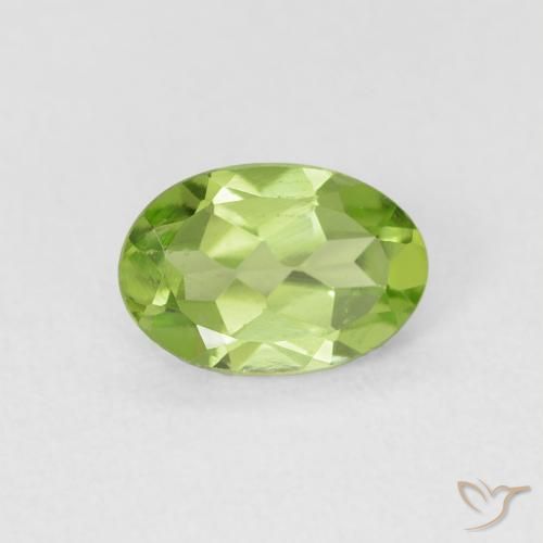 Péridot Vert vif et léger naturelle ovale, 0.74 ct, VVS-VS