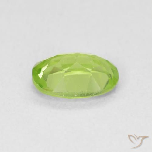 Péridot Vert clair naturelle ovale, 0.90 ct, VS
