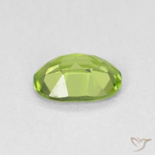 Péridot Vert moyen naturelle ovale, 0.87 ct, VS