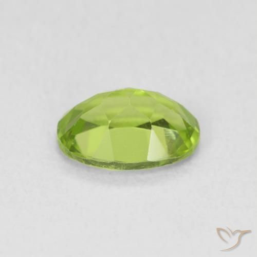 Péridot Vert jaunâtre naturelle ovale, 0.84 ct, VS