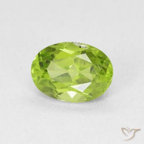 Péridot Vert éclatant naturelle ovale, 1.07 ct, VS