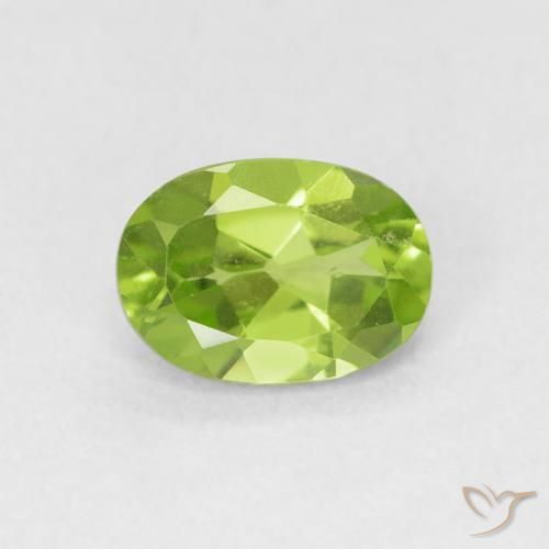 Péridot Vert jaunâtre naturelle ovale, 0.90 ct, VS
