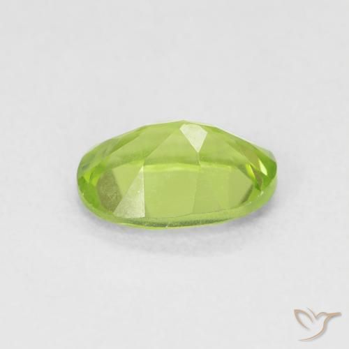 Péridot Vert jaunâtre naturelle ovale, 0.90 ct, VS