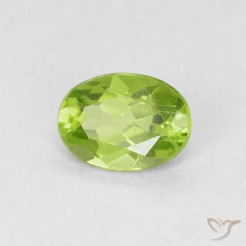 Péridot Vert jaunâtre naturelle ovale, 0.79 ct, VS