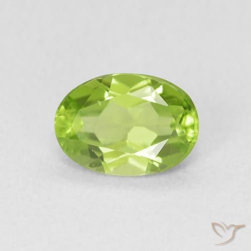 Péridot Vert jaunâtre naturelle ovale, 0.89 ct, VS