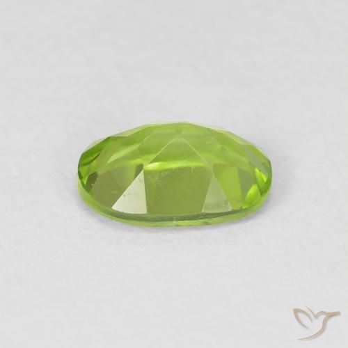 Péridot Medium Light-Green naturelle ovale, 0.89 ct, VVS-VS