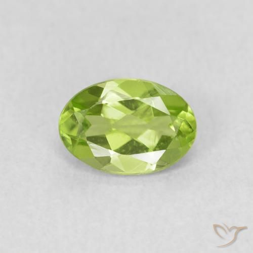Péridot Vert vif et léger naturelle ovale, 0.76 ct, VS
