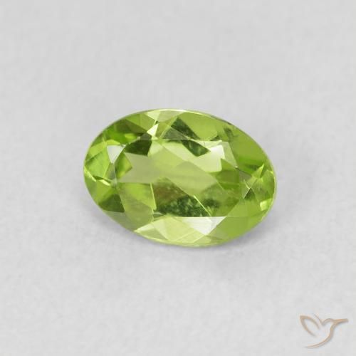 Péridot Vert vif et léger naturelle ovale, 0.76 ct, VS