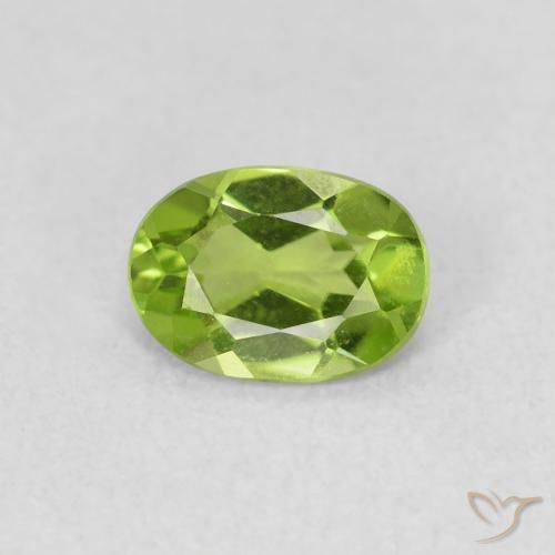 Péridot Vert éclatant naturelle ovale, 0.79 ct, VS