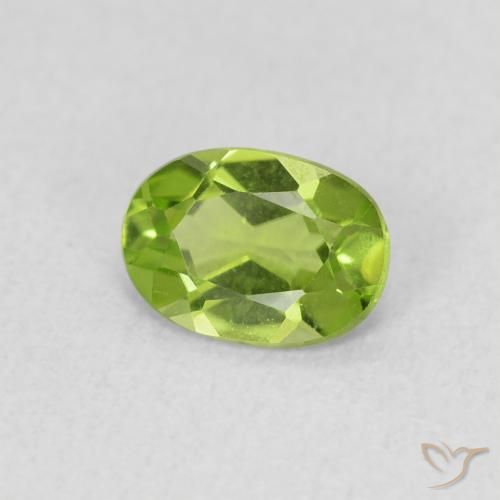 Péridot Vert éclatant naturelle ovale, 0.79 ct, VS