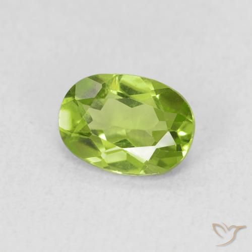 Péridot Vert moyen naturelle ovale, 0.84 ct, VS