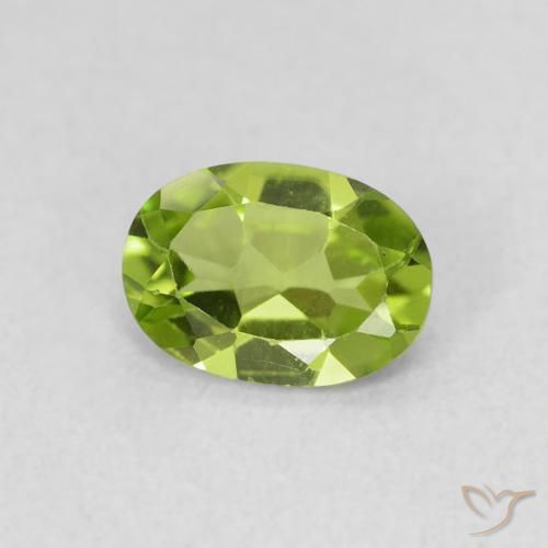 Péridot Vert éclatant naturelle ovale, 0.78 ct, VS