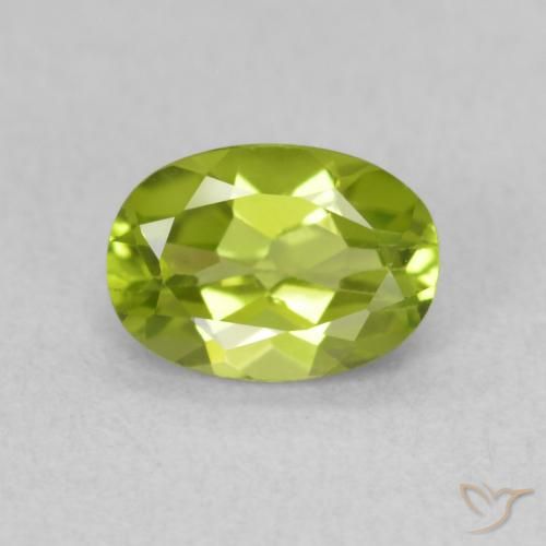 Péridot Vert moyen naturelle ovale, 0.90 ct, VS