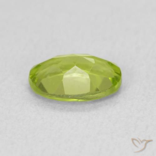 Péridot Vert éclatant naturelle ovale, 0.84 ct, VS