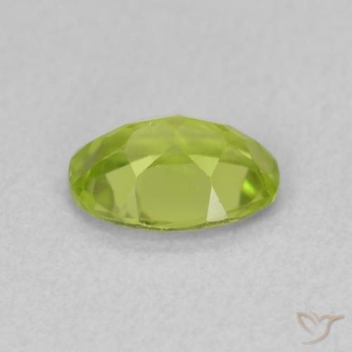 Péridot Vert jaunâtre naturelle ovale, 0.85 ct, VS