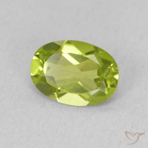 Péridot Vert éclatant naturelle ovale, 0.80 ct, VS