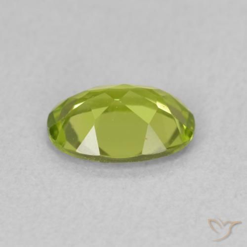 Péridot Vert éclatant naturelle ovale, 0.80 ct, VS