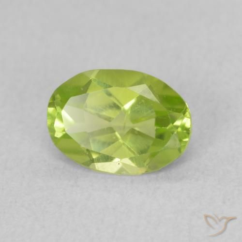 Péridot Vert clair naturelle ovale, 0.80 ct, VS