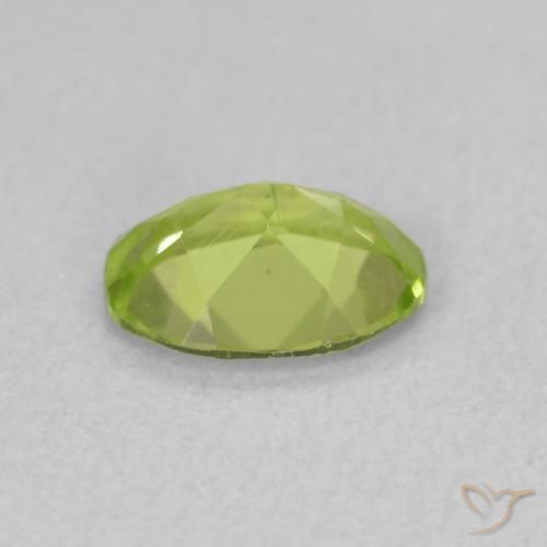 Péridot Vert clair naturelle ovale, 0.80 ct, VS