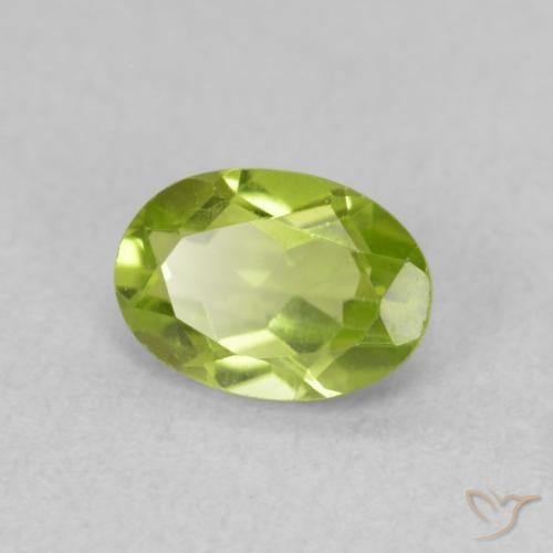 Péridot Vert clair naturelle ovale, 0.80 ct, VS