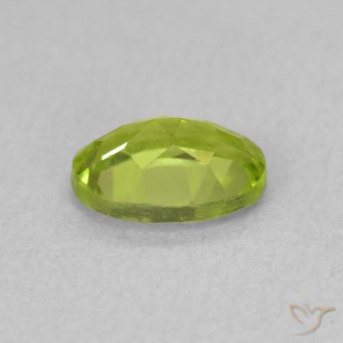 Péridot Vert clair naturelle ovale, 0.80 ct, VS