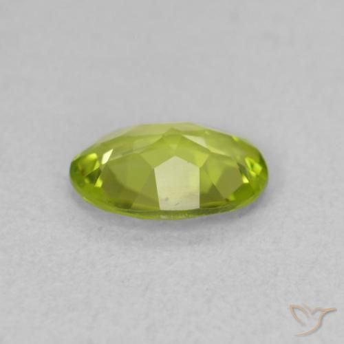 Péridot Vert éclatant naturelle ovale, 0.68 ct, VVS-VS