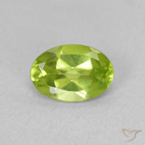 Péridot Vert clair naturelle ovale, 0.72 ct, VVS-VS
