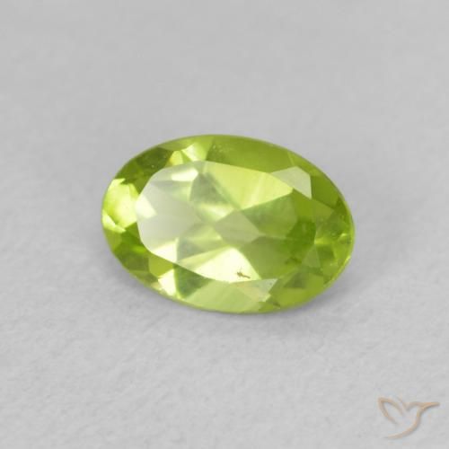 Péridot Vert clair naturelle ovale, 0.72 ct, VVS-VS