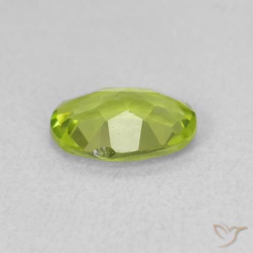 Péridot Vert éclatant naturelle ovale, 0.76 ct, VVS-VS