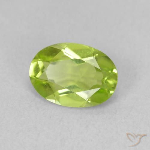 Péridot Vert éclatant naturelle ovale, 0.85 ct, VVS-VS
