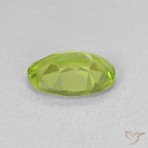 Péridot Vert éclatant naturelle ovale, 0.85 ct, VVS-VS