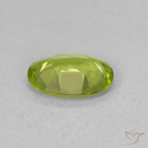 Péridot Vert clair naturelle ovale, 0.77 ct, VVS-VS