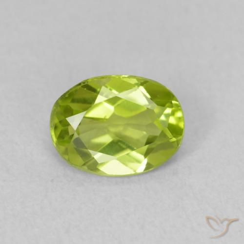 Péridot Vert clair naturelle ovale, 0.78 ct, VVS-VS