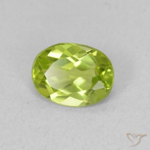Péridot Vert clair naturelle ovale, 0.78 ct, VVS-VS