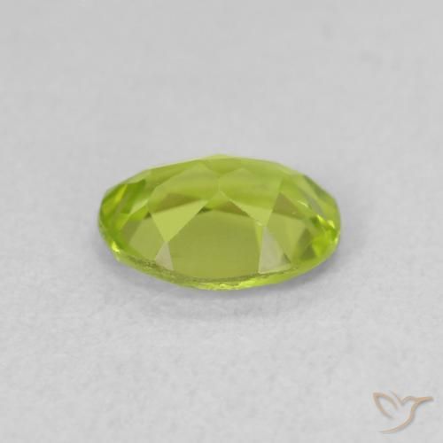 Péridot Vert clair naturelle ovale, 0.78 ct, VVS-VS