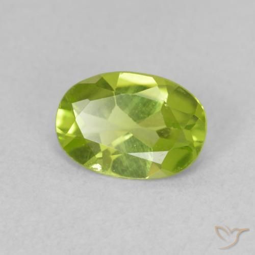 Péridot Vert clair naturelle ovale, 0.74 ct, VVS-VS